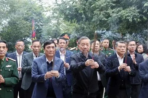 Tổng Bí thư dâng hương tưởng niệm các Vua Hùng