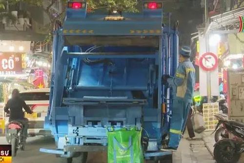 Quận Hoàn Kiếm không còn tập kết rác thải trên đường