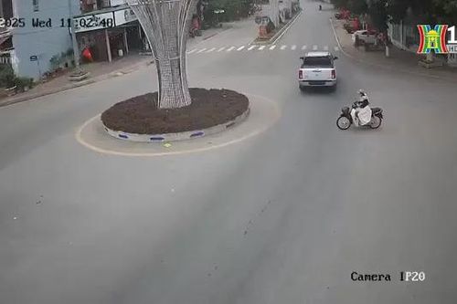 Vi phạm ngược chiều 'khó đỡ' tại vòng xuyến