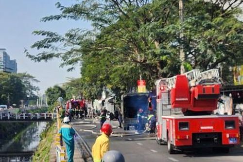 Cảnh sát PCCC nhanh chóng dập tắt vụ hỏa hoạn tại khu nhà trọ ở TPHCM