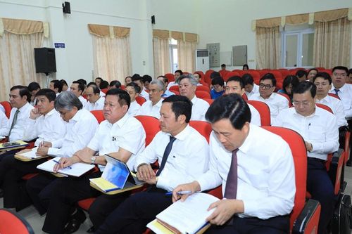 Xây dựng đội ngũ cán bộ - then chốt của then chốt