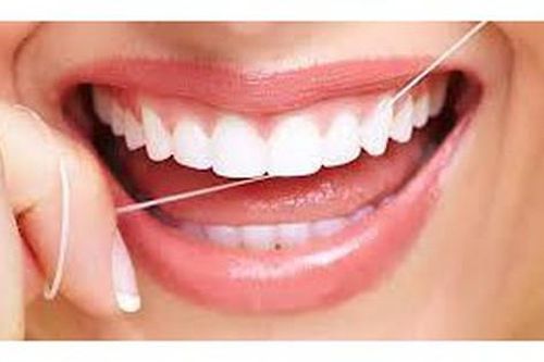 Giảm nguy cơ đột quỵ nhờ thói quen dùng chỉ nha khoa vệ sinh răng miệng