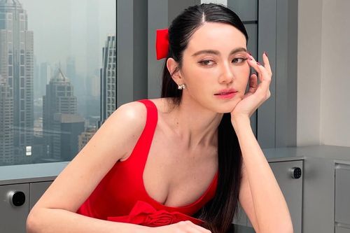 Mai Davika nói về tin đồn bỏ rơi cha bệnh nặng