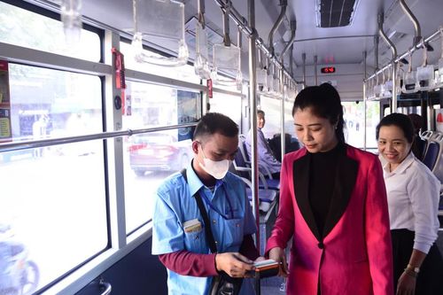 Nâng sức hấp dẫn của giao thông công cộng Hà Nội