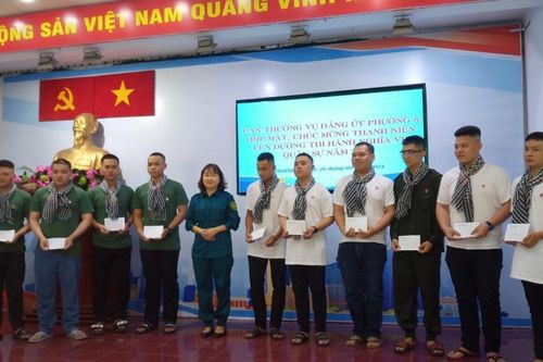 TP Hồ Chí Minh: Nữ đảng viên 2K1 tình nguyện vào bộ đội