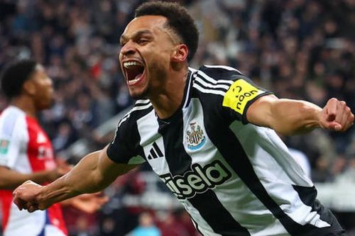 Newcastle thắng đậm Arsenal để vào chung kết cúp Liên đoàn Anh