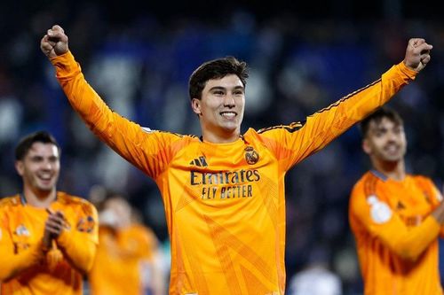 Tiền đạo sinh năm 2004 đóng vai người hùng ở phút bù giờ, Real Madrid nghẹt thở đi tiếp ở Cúp Nhà vua