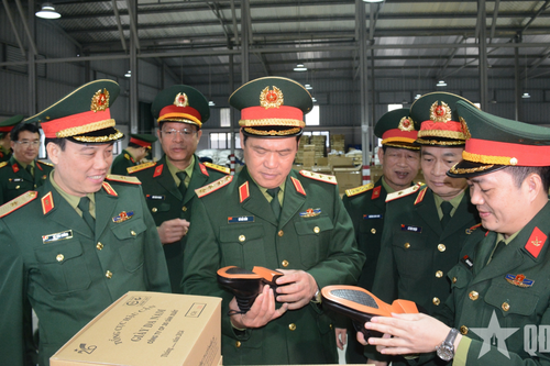 Thượng tướng Vũ Hải Sản kiểm tra một số doanh nghiệp thuộc Tổng cục Hậu cần-Kỹ thuật