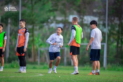 V.League đầu xuân: Đừng tưởng làm tướng là... sướng!