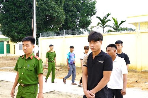 Bắt nhóm côn đồ