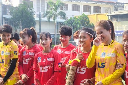 CLB nữ TPHCM hội quân, Huỳnh Như và Thùy Trang chờ 1 năm bùng nổ