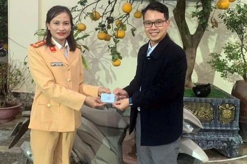 Bất ngờ nhận lại xe máy sau 4 năm bị mất trộm