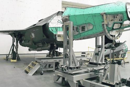 Mỹ tạo 'Quái vật bầu trời' từ hai xác tiêm kích F-35 hỏng