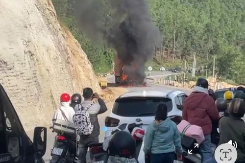 Xe đầu kéo cháy rụi trên đèo An Khê: Đã khơi thông ách tắc