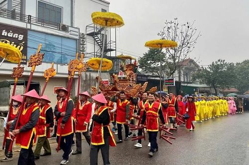 Người dân Tiên Kiên nô nức 'Rước Vua về làng vui Xuân'