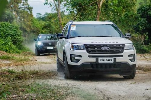 Triệu hồi hơn 4.000 xe Ford Explorer tại Việt Nam do nguy cơ rơi ốp trụ A