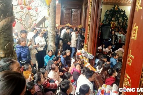 Thanh Hóa: Dòng người chật kín trong ngày đầu tiên mở 'cổng trời' Am Tiên