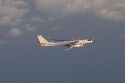 Tiêm kích tàng hình F-35 Na Uy áp sát nhóm máy bay ném bom Nga