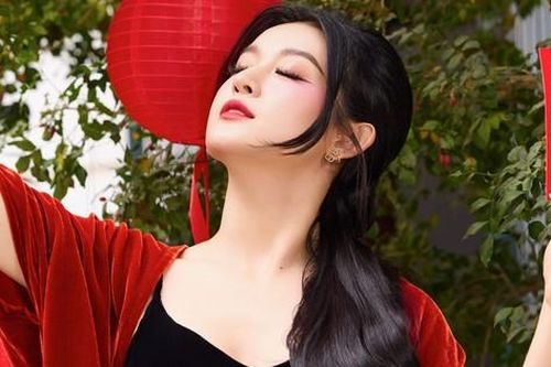 Á hậu Huyền My: 'Tôi từng đặt ra cột mốc 20 tuổi sinh con'