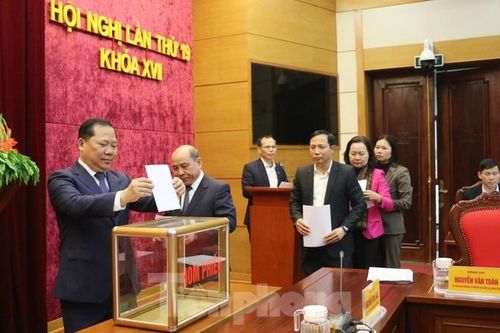 Bà Bùi Thị Minh giữ chức Phó Bí thư Tỉnh ủy Hòa Bình