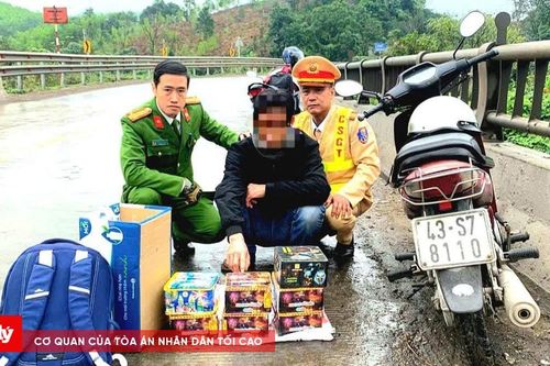 Bắt giữ đối tượng vận chuyển pháo hoa nổ