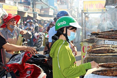 Người Nam Bộ cúng cá lóc ngày vía Thần Tài, chuyên gia lý giải điều đặc biệt