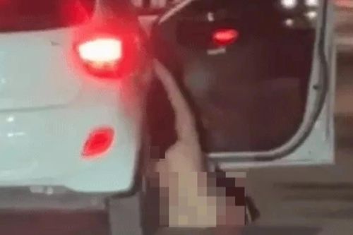 Ô tô đang chạy vẫn bị bung cửa xe, rơi người ra ngoài: Nguyên nhân do đâu?
