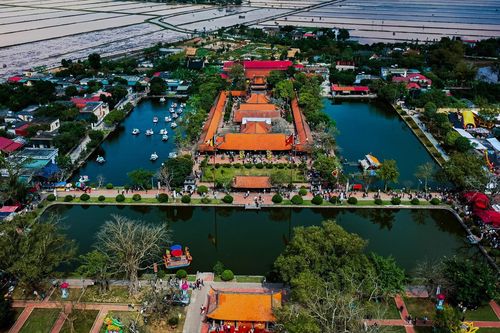 Ngôi chùa cổ ở Thái Bình lưu giữ 2 'báu vật' quốc gia, khách đổ xô tới cầu may