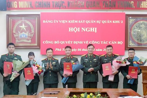 VKSQS Quân khu 2 công bố và trao quyết định công tác cán bộ