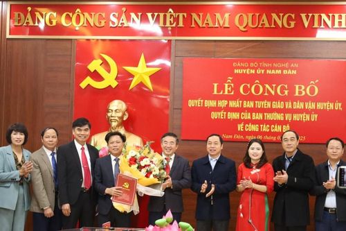 Đơn vị cấp huyện đầu tiên ở Nghệ An công bố quyết định hợp nhất Ban Tuyên giáo và Ban Dân vận Huyện ủy