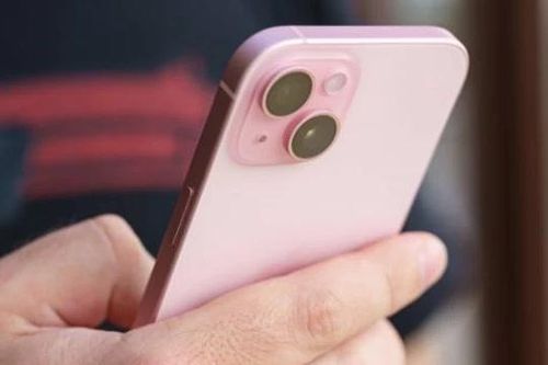 iPhone 15 giá rẻ như rau sau Tết, không cần AI vẫn là vua doanh số toàn cầu bỏ xa Galaxy S24 Ultra