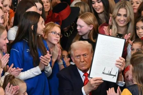 Ông Trump cấm vận động viên chuyển giới tham gia thể thao nữ