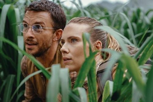 Mỹ nhân Scarlett Johansson đối đầu hiểm nguy trong 'Thế giới khủng long: Tái sinh'