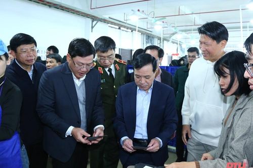 Phó Bí thư Thường trực Tỉnh ủy Lại Thế Nguyên dự lễ ra quân sản xuất đầu năm tại Công ty TNHH Giầy Alivia Việt Nam