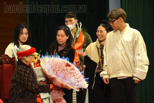 Mừng thọ đầu xuân - Nét đẹp văn hóa người Việt
