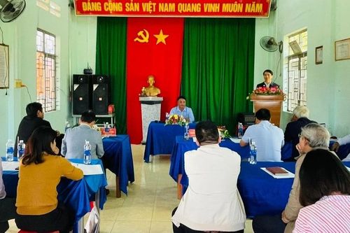 Phó Bí thư Tỉnh ủy Nguyễn Ngọc Lương dự sinh hoạt Chi bộ thôn Plei Tăng B