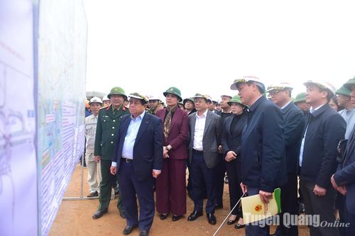 Bộ trưởng Bộ Kế hoạch - Đầu tư Nguyễn Chí Dũng kiểm tra tiến độ dự án cao tốc Tuyên Quang - Hà Giang