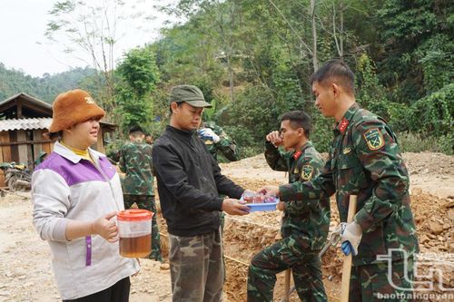 Nhớ những ngày bộ đội về giúp dân