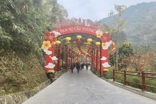 Vĩnh Phúc: Công ty Cổ phần Đầu tư Lạc Hồng đảm bảo điều kiện phục vụ nhân dân du xuân tại cáp treo Tây Thiên