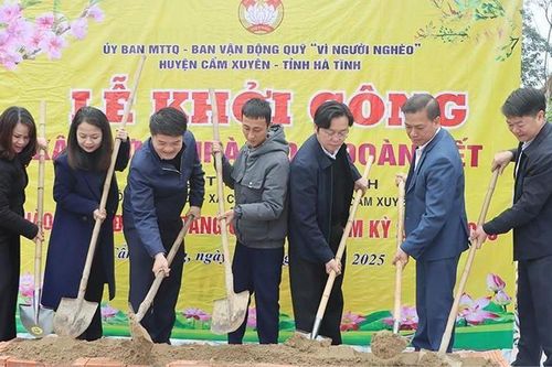 Cẩm Xuyên (Hà Tĩnh): Khởi công nhà đại đoàn kết chào mừng Đại hội Đảng các cấp