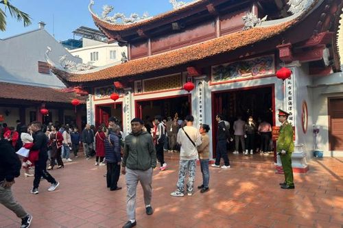 Công an Hà Nội bảo vệ an ninh, trật tự tại các điểm lễ hội