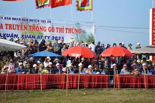 Sôi nổi Lễ hội đua ngựa gò Thì Thùng