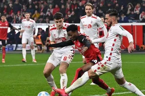 Bayer Leverkusen giành vé vào bán kết Cúp Quốc gia Đức