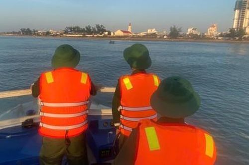 Xuyên đêm tìm du khách từ TPHCM ra Bình Thuận tắm biển mất tích