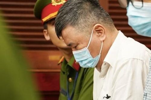Nữ đại gia hối lộ tiền tỷ cho cựu Vụ phó rồi... tố giác