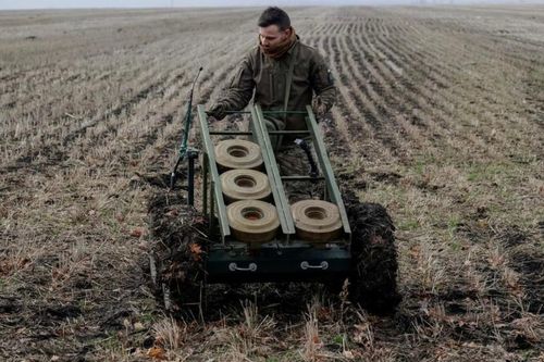 Quân đội Ukraine triển khai xe robot