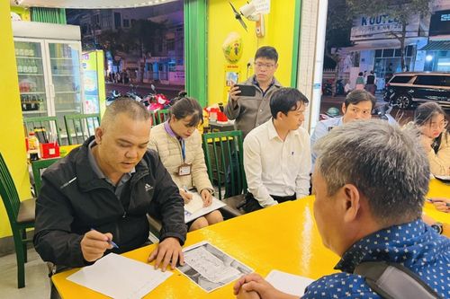 Đoàn kiểm tra làm việc với quán bị tố 'chặt chém' đĩa rau muống xào 500.000 đồng