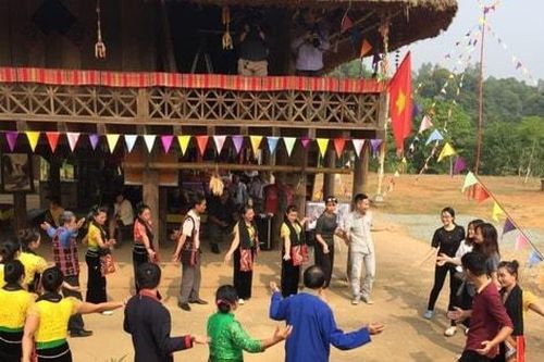 Đến Đồng Mô, xem Lễ cúng giọt nước