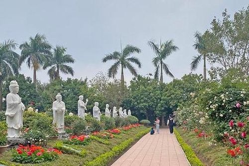 Nhặt 'sạn' trong lễ đền, chùa đầu Xuân