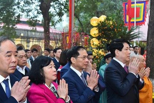 Chủ tịch nước Lương Cường chủ trì Lễ dâng hương khai Xuân tại Hoàng thành Thăng Long